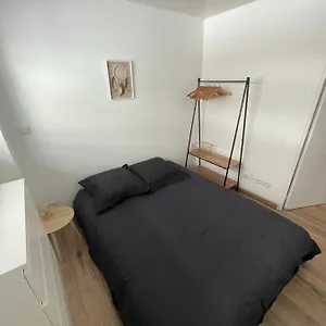  Appartement 2 Pièces Au Cœur Du Port Lympia France